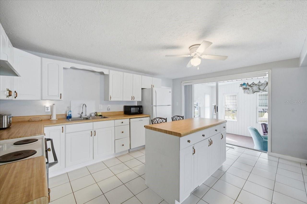 Image 16 of 35 For 12305 Conde Drive