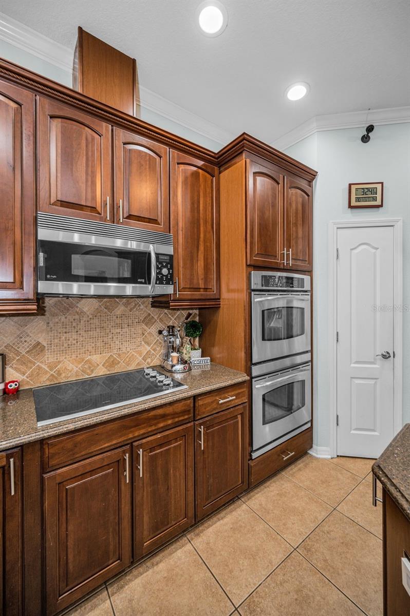 Image 21 of 61 For 9144 Topneck Street