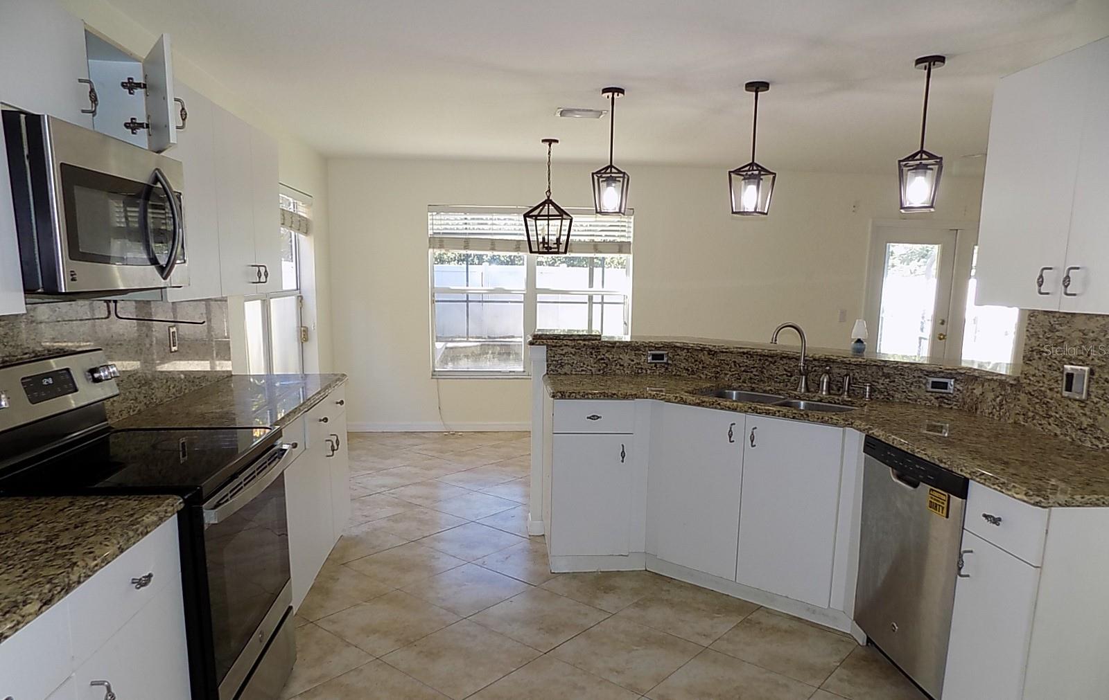 Image 4 of 18 For 11722 Crest Creek Drive