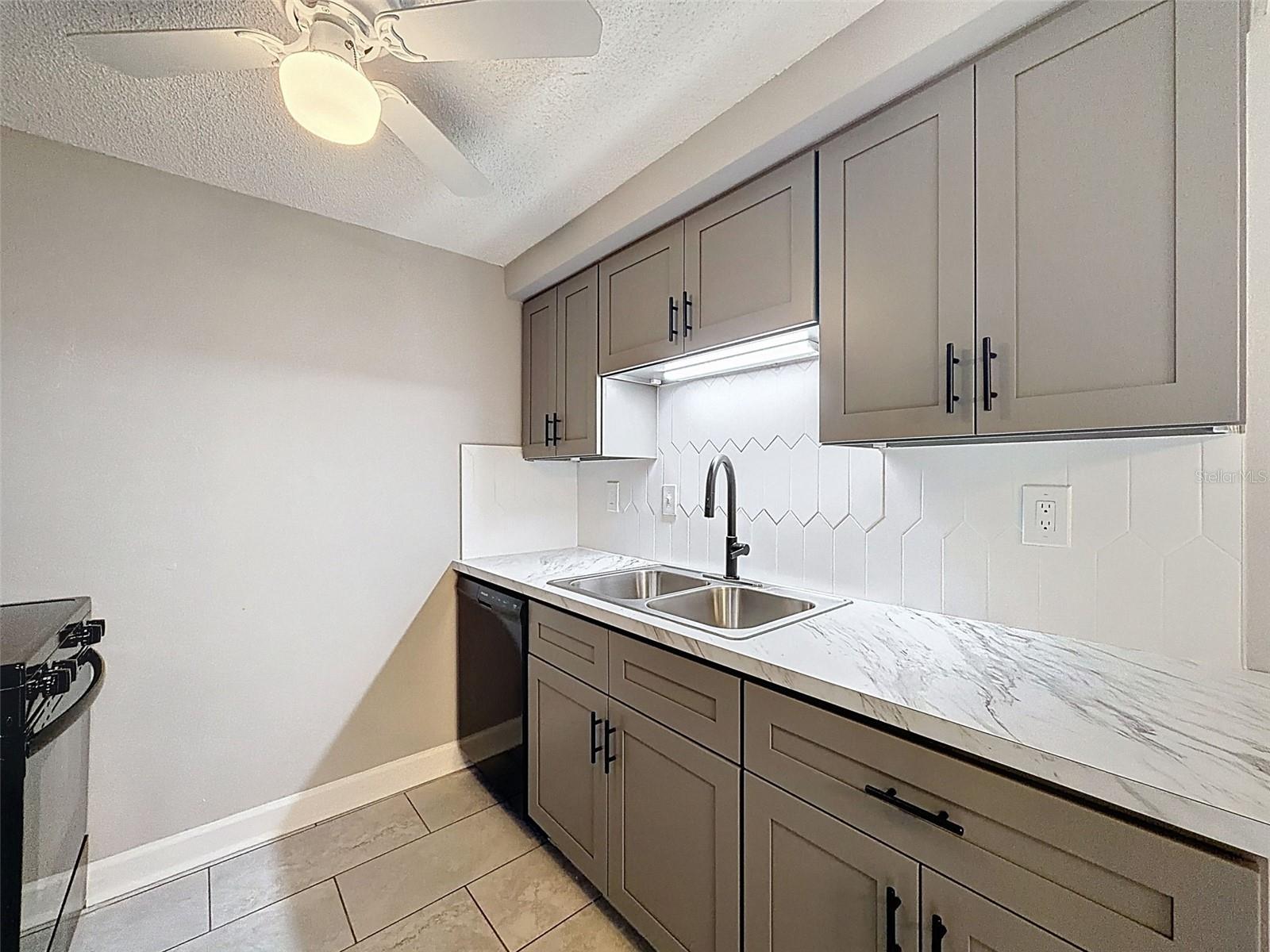 Image 17 of 60 For 4233 Stratford Drive D