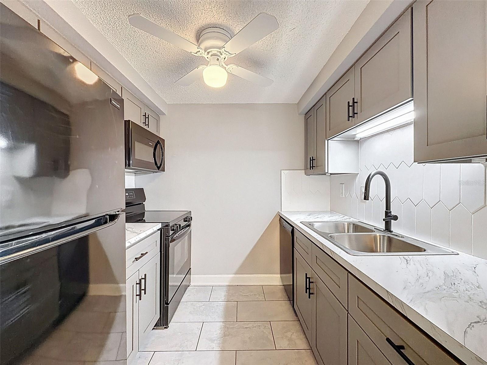 Image 18 of 60 For 4233 Stratford Drive D