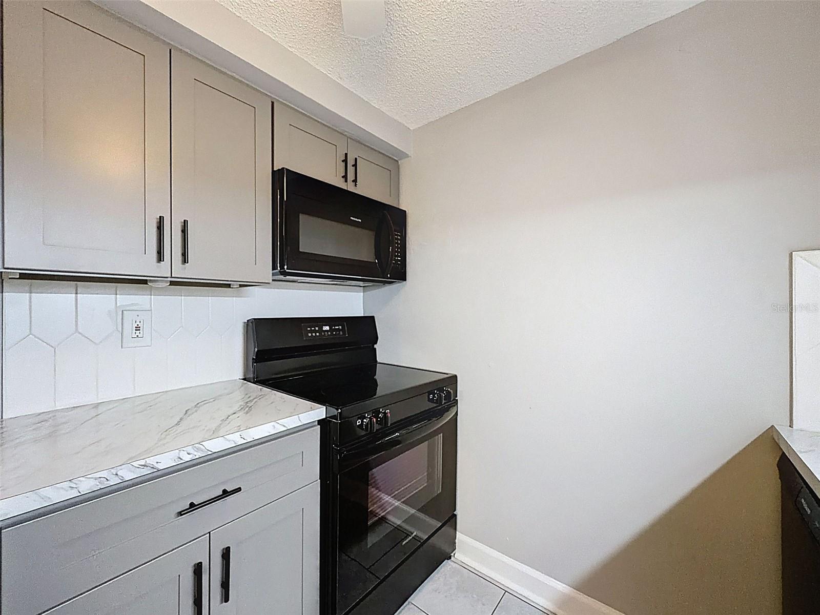 Image 19 of 60 For 4233 Stratford Drive D