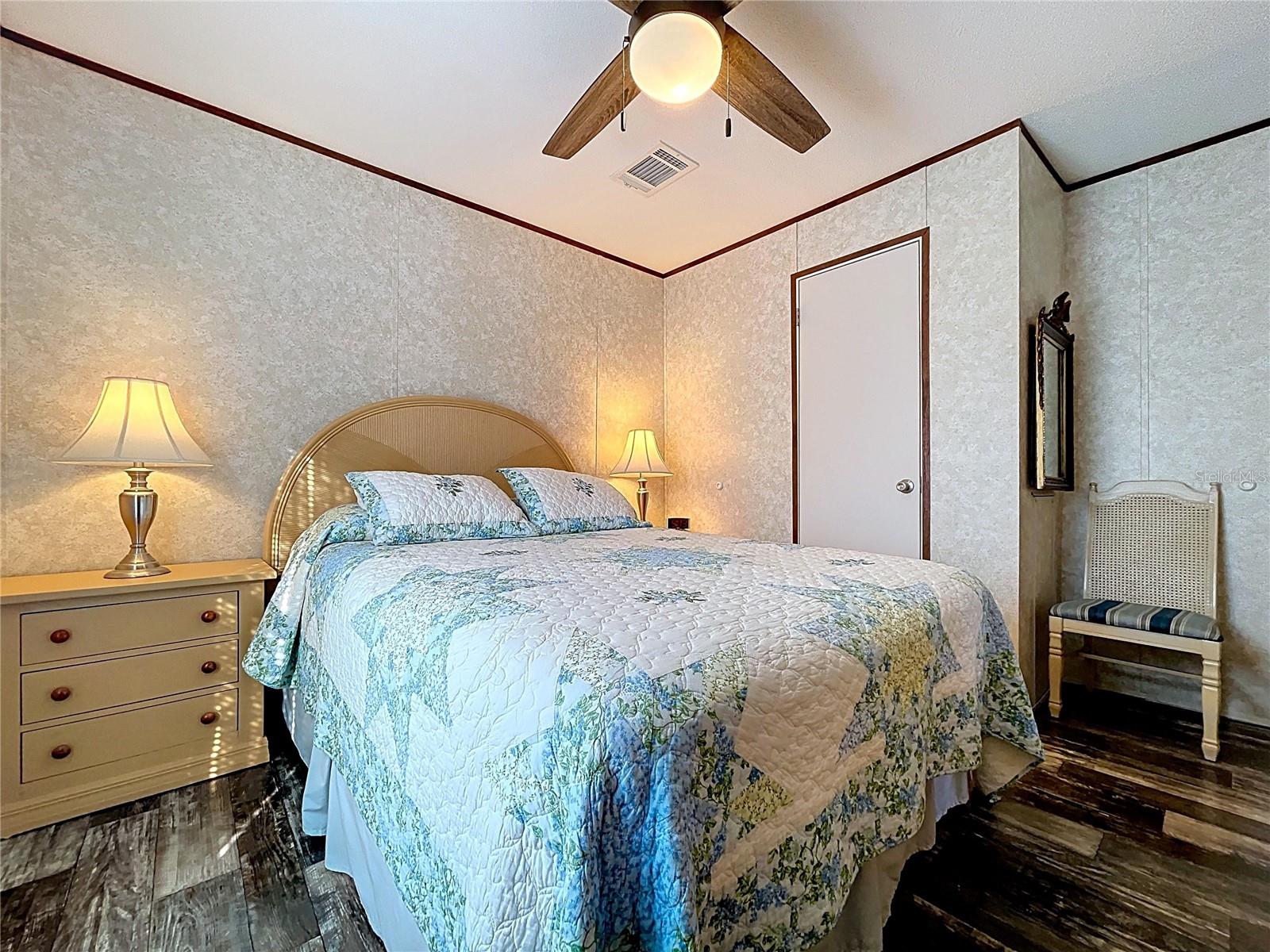 Image 10 of 52 For 9739 Kent Street