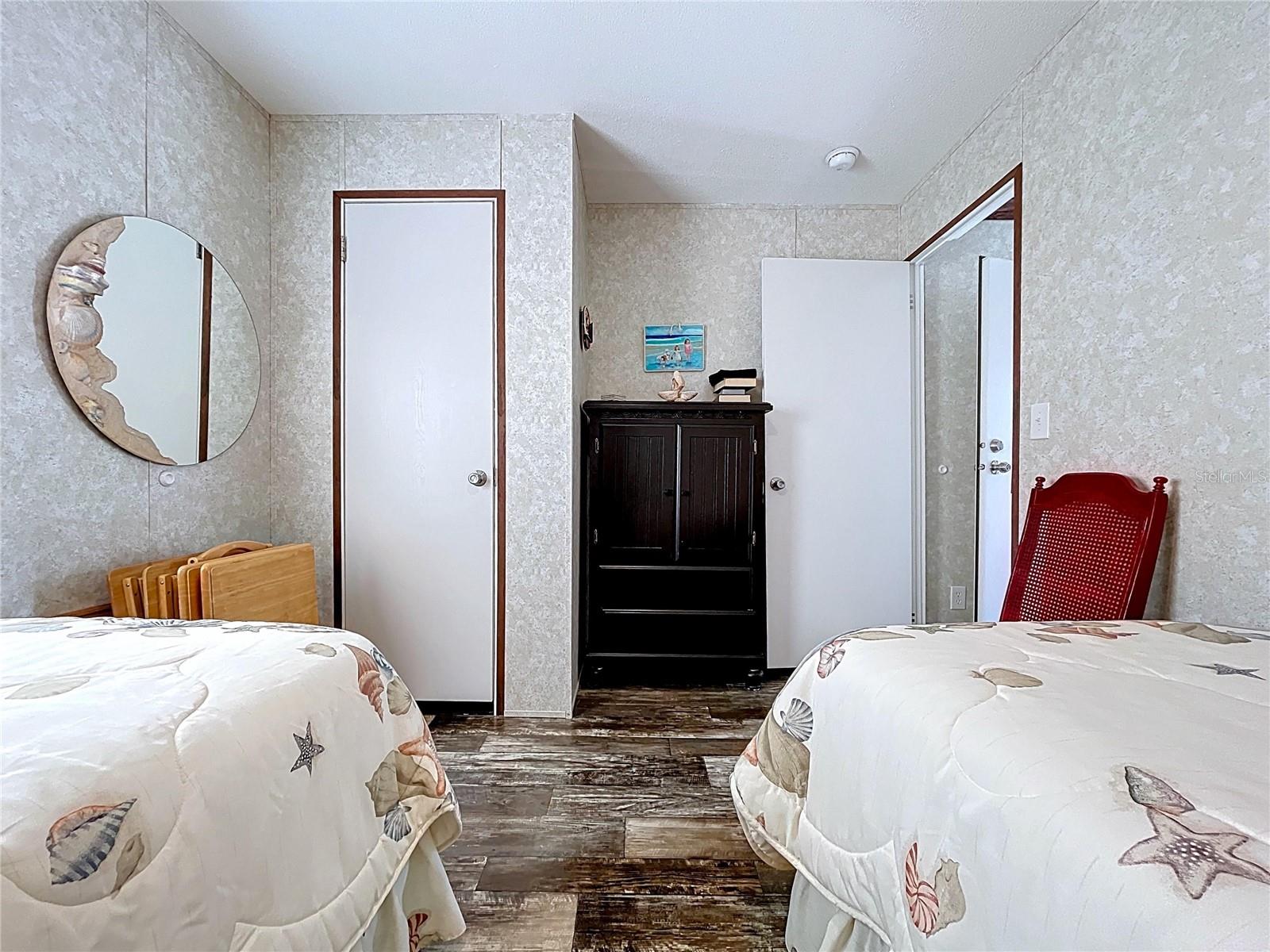 Image 15 of 52 For 9739 Kent Street