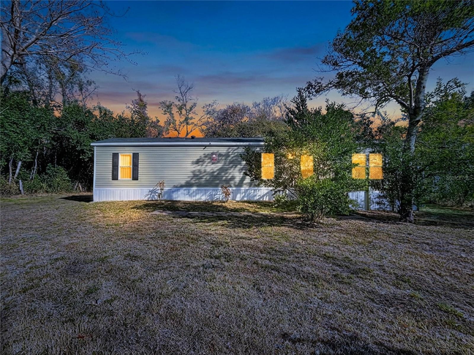 Image 21 of 52 For 9739 Kent Street