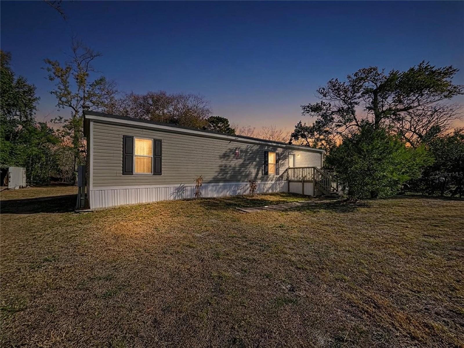 Image 22 of 52 For 9739 Kent Street