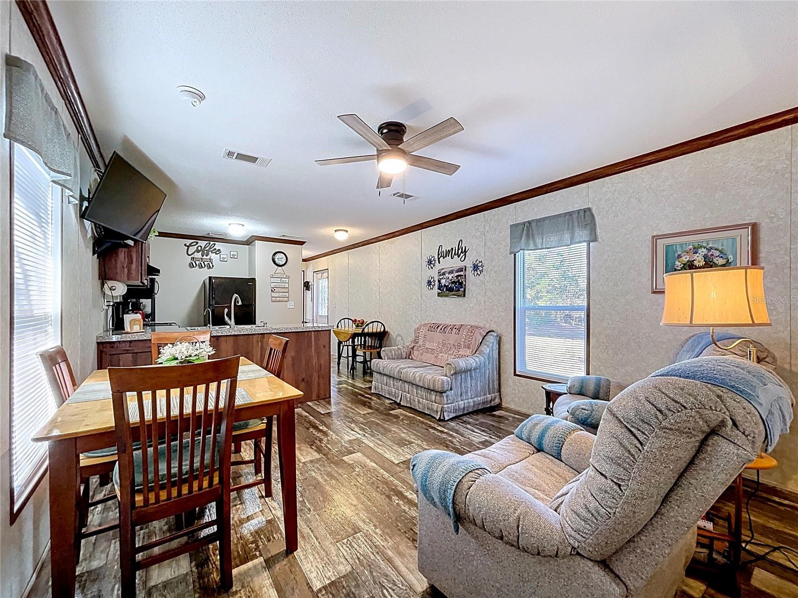 Image 6 of 52 For 9739 Kent Street