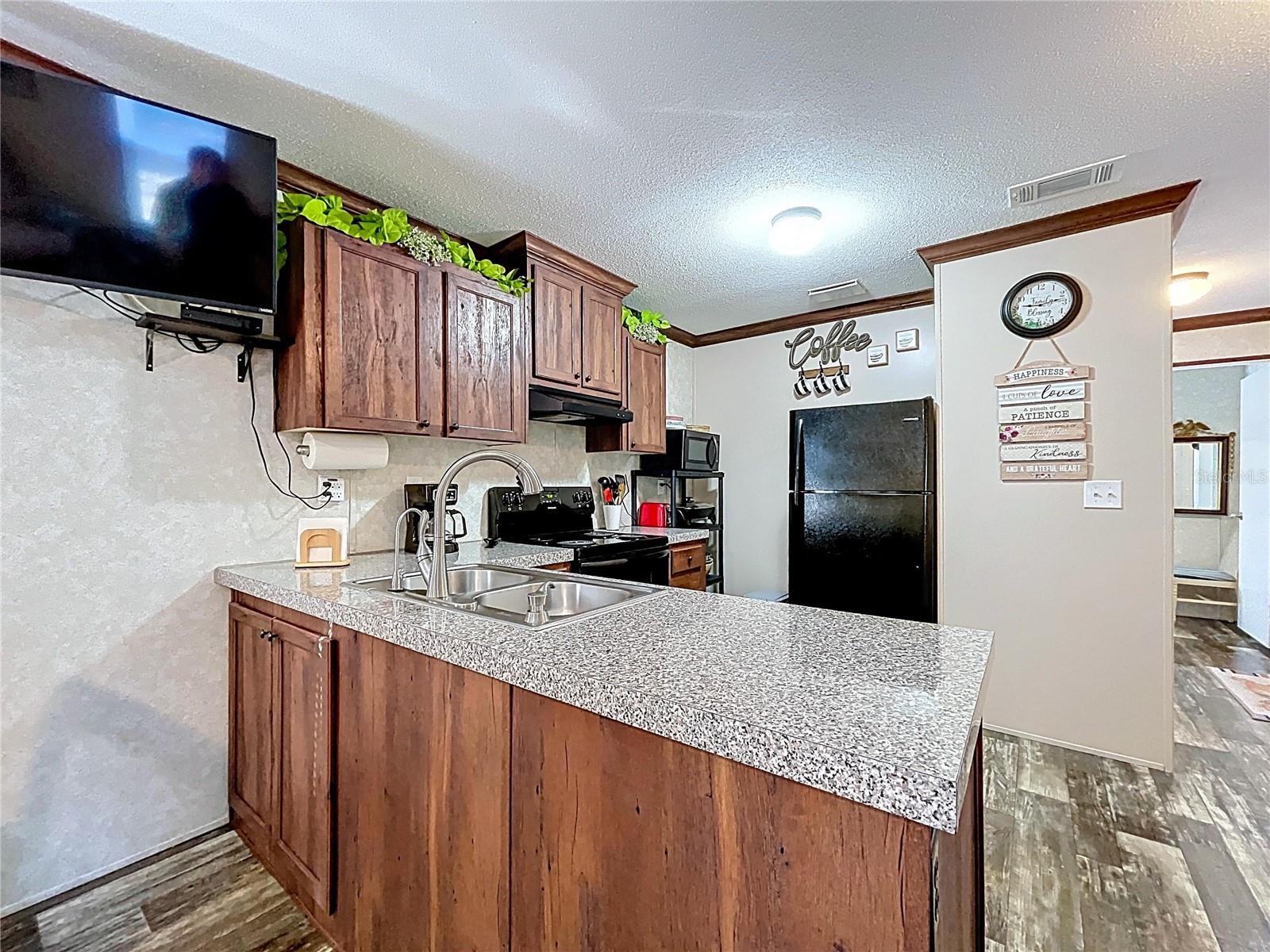 Image 7 of 52 For 9739 Kent Street