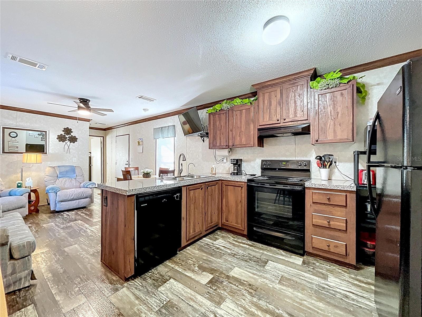 Image 8 of 52 For 9739 Kent Street