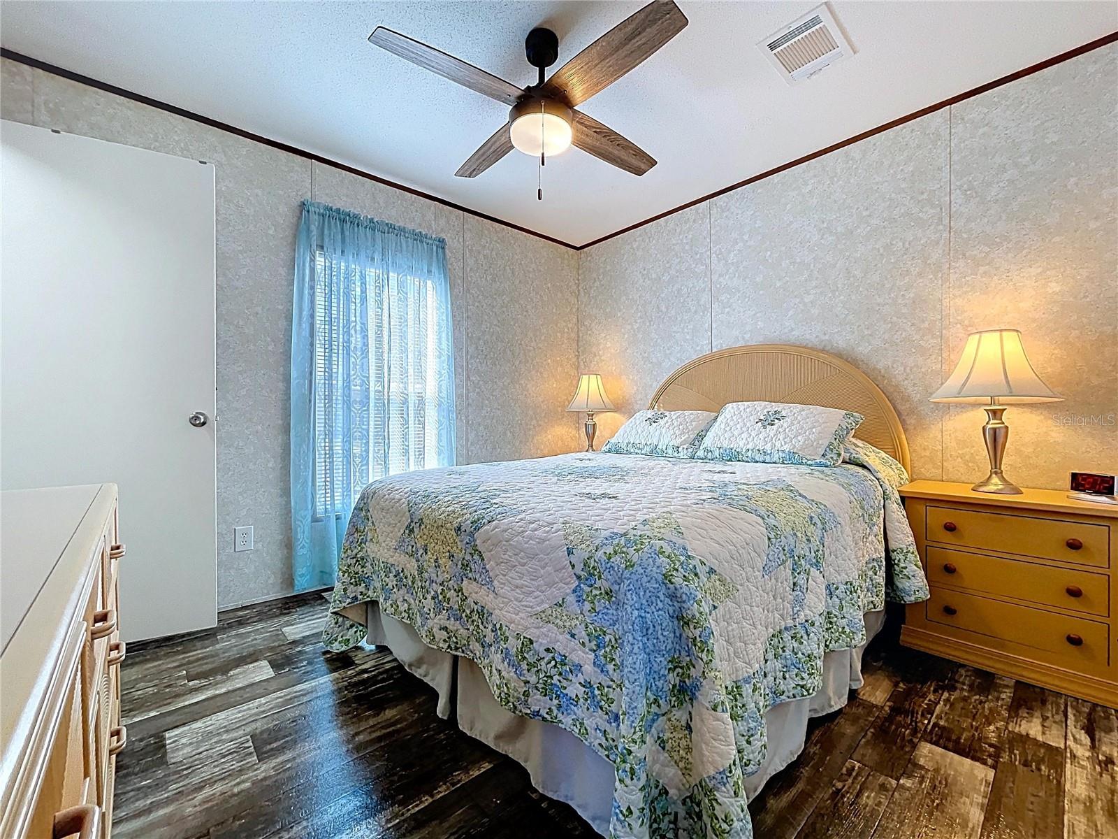 Image 9 of 52 For 9739 Kent Street