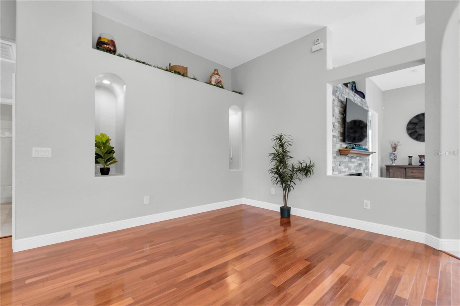 Image 9 of 56 For 27446 Kirkwood Circle