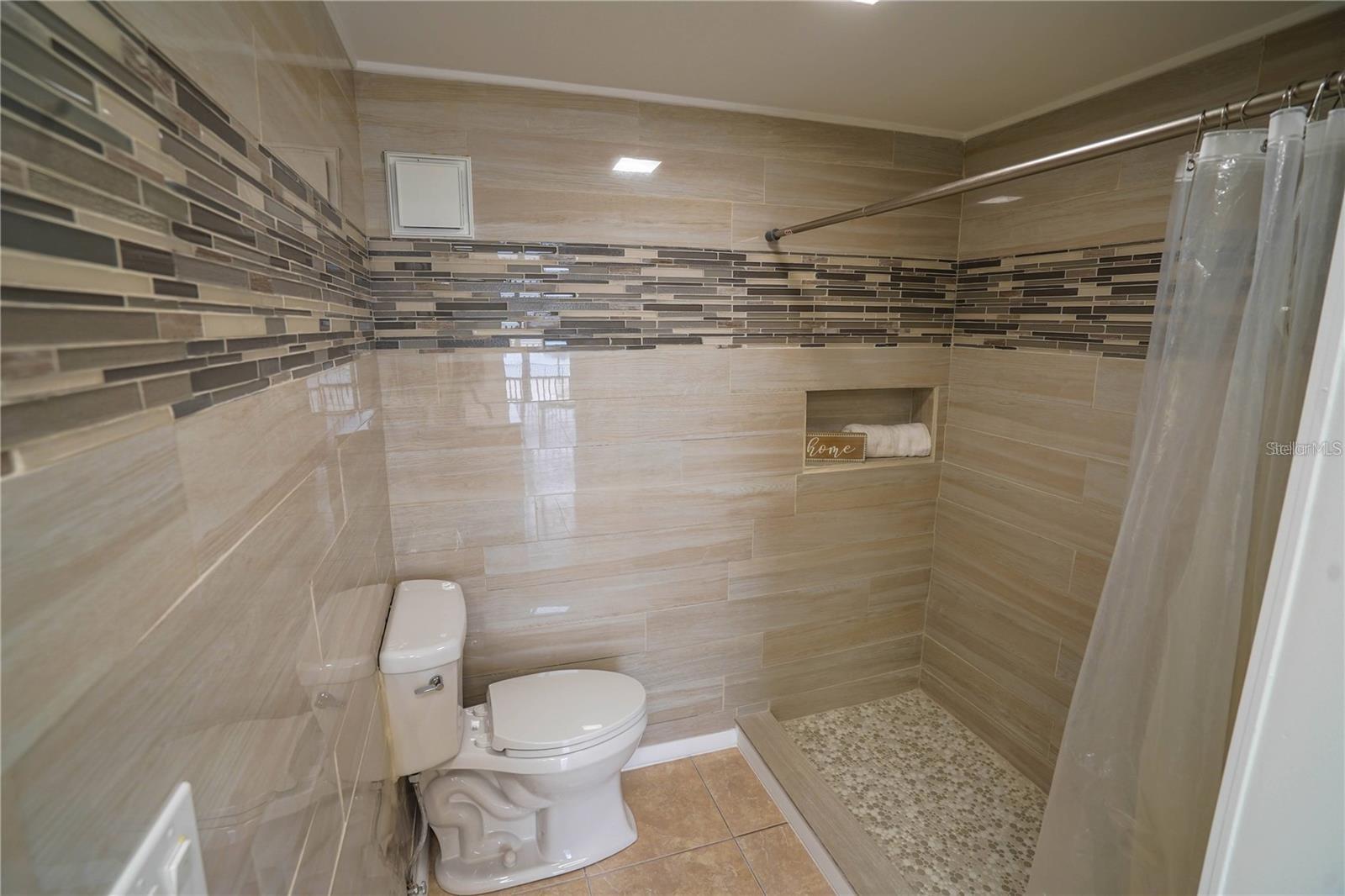 Image 15 of 60 For 7100 Sunshine Skyway Lane S 201