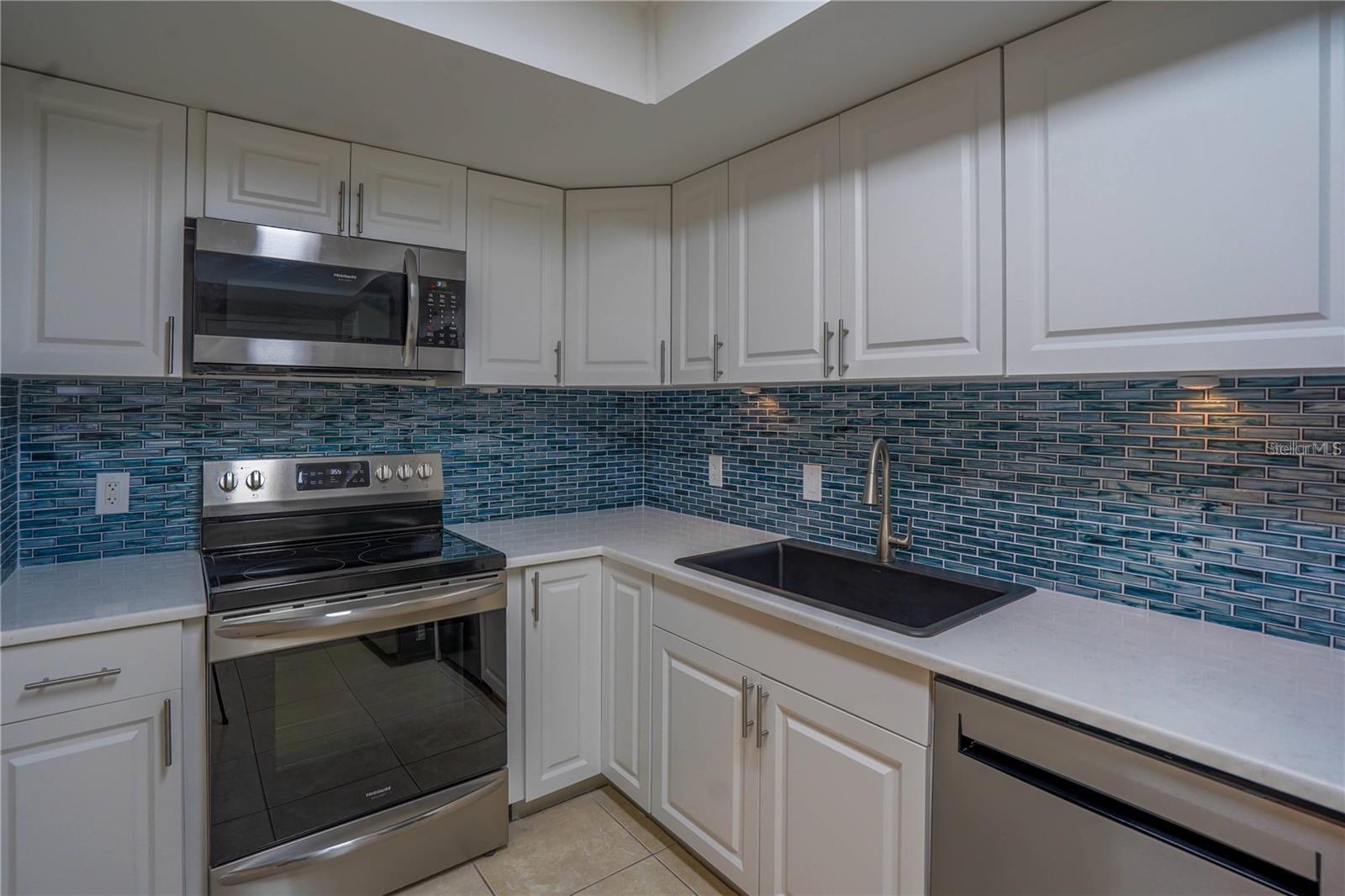 Image 29 of 60 For 7100 Sunshine Skyway Lane S 201