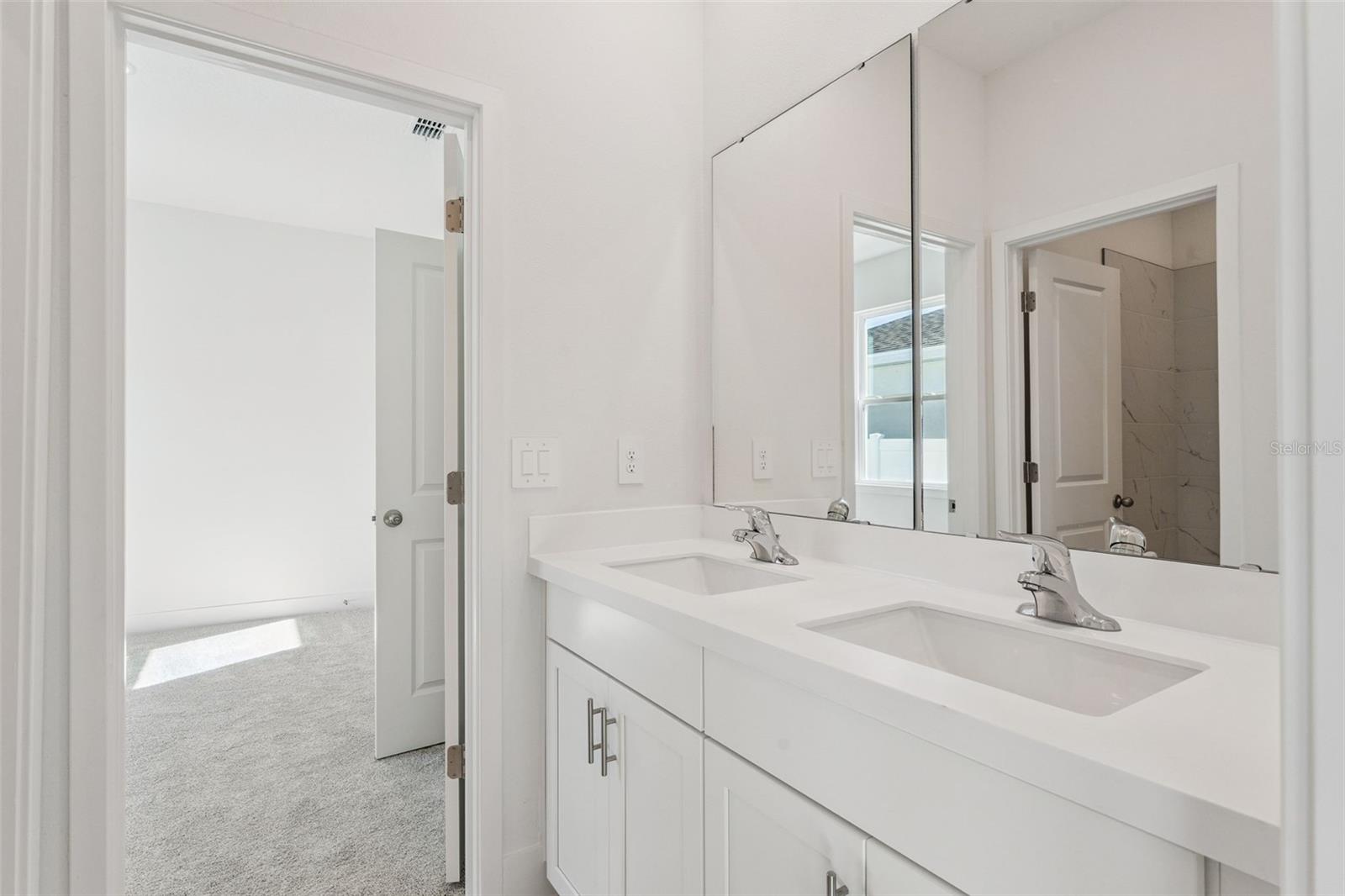 Image 11 of 14 For 647 Emerald Grove Drive