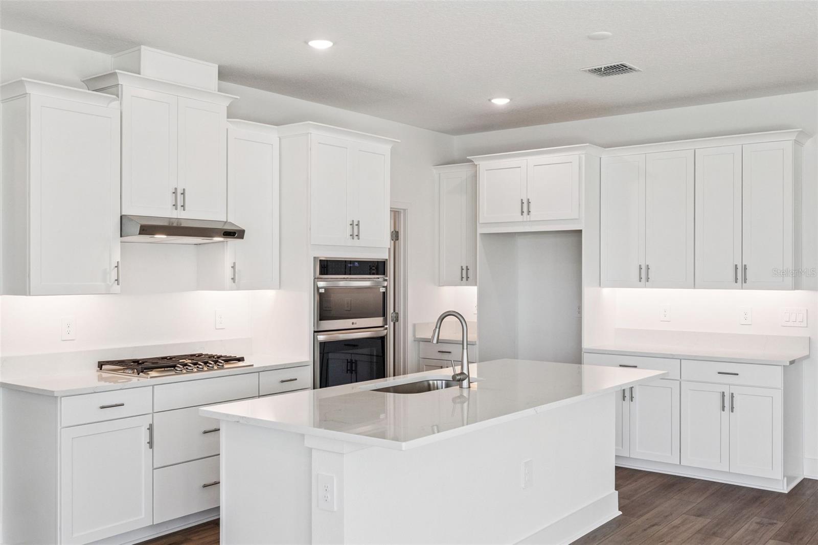 Image 3 of 14 For 647 Emerald Grove Drive