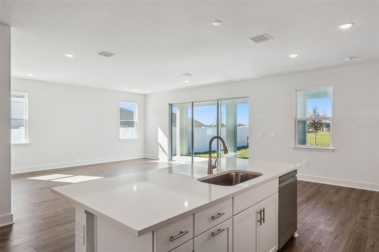 Image 5 of 14 For 647 Emerald Grove Drive