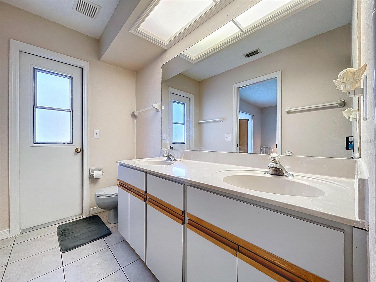 Listing photo id 9 for 12271 Katherwood Street