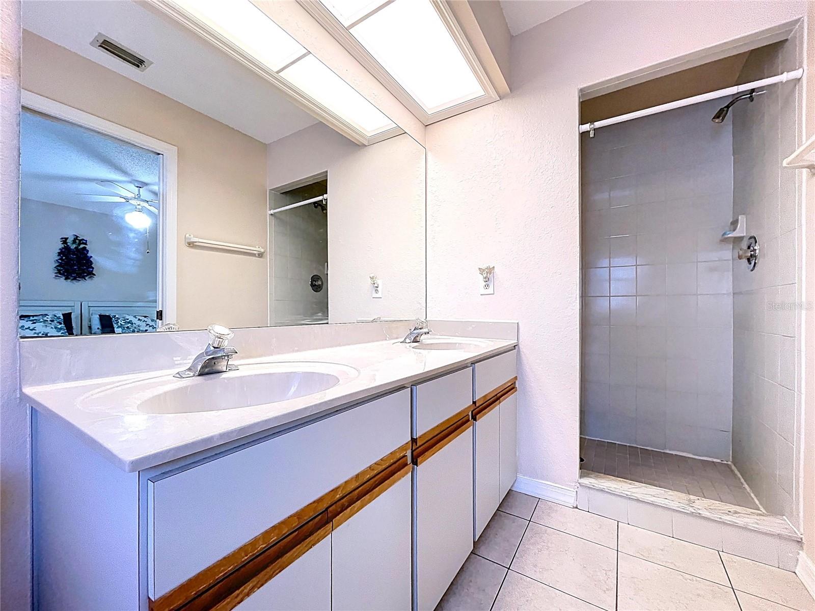 Listing photo id 10 for 12271 Katherwood Street