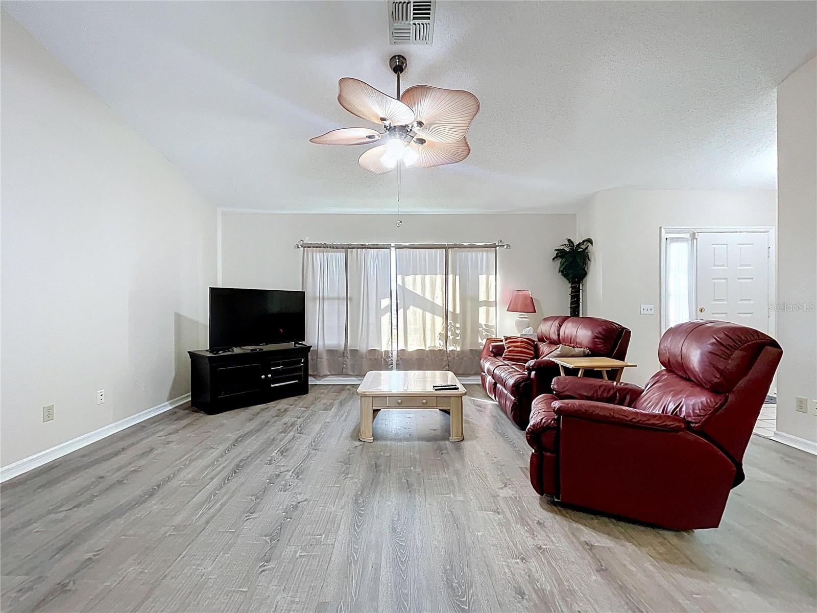 Listing photo id 15 for 12271 Katherwood Street