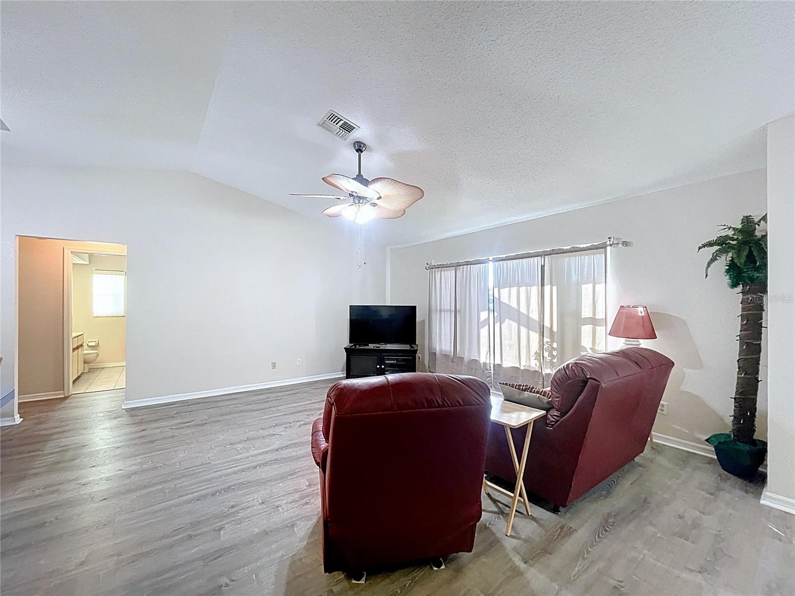 Listing photo id 16 for 12271 Katherwood Street