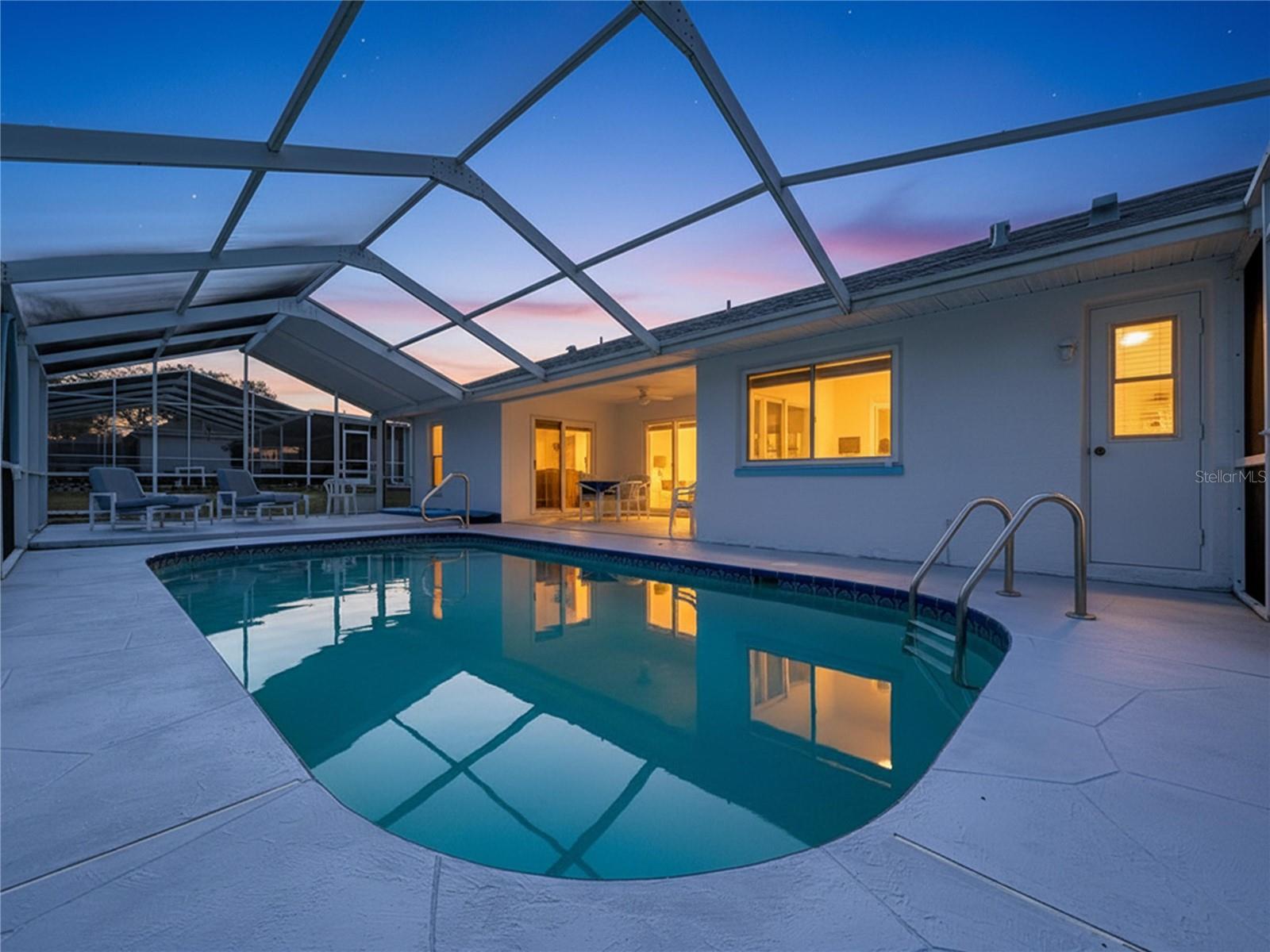 Listing photo id 2 for 12271 Katherwood Street