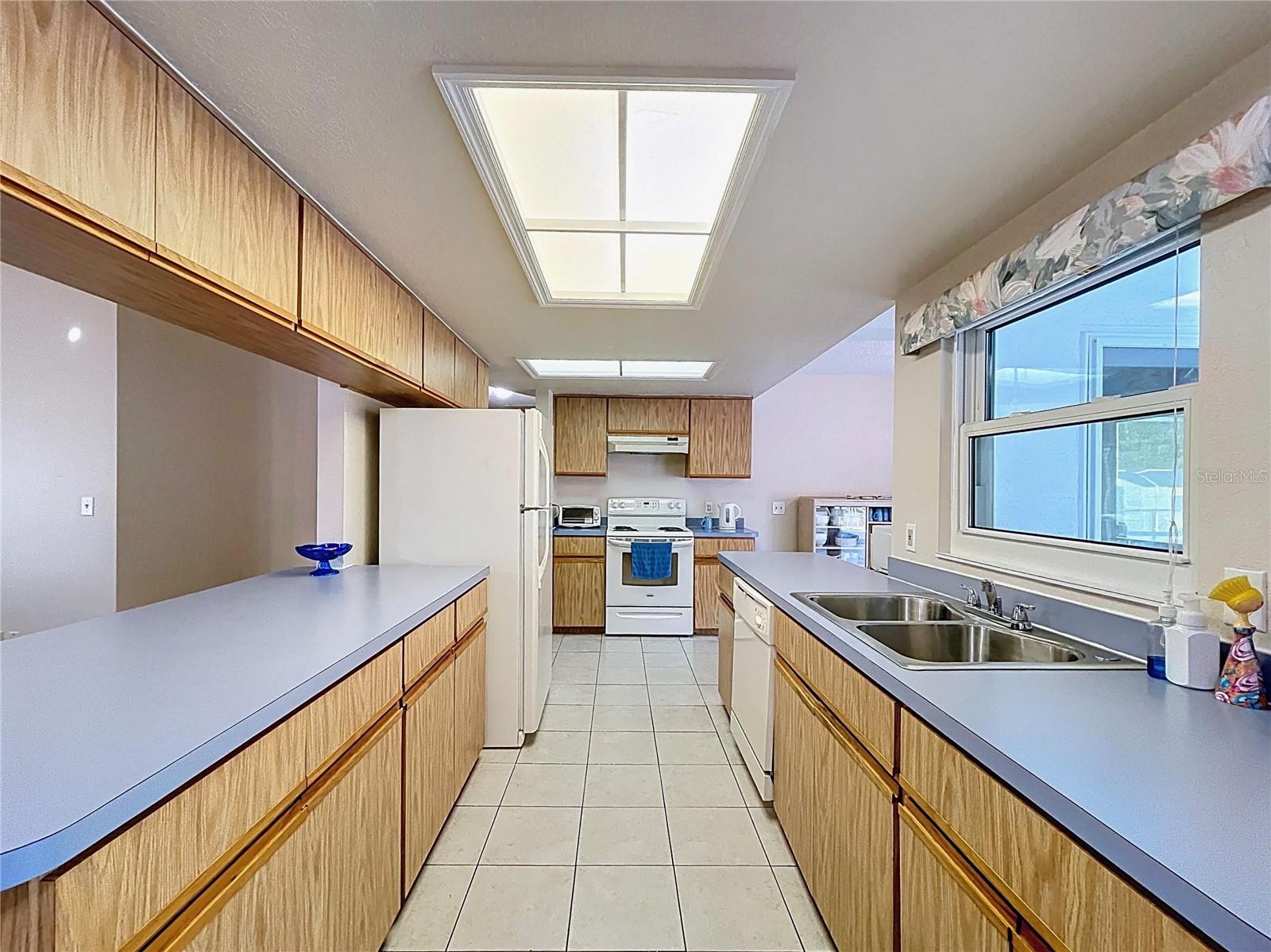 Listing photo id 5 for 12271 Katherwood Street