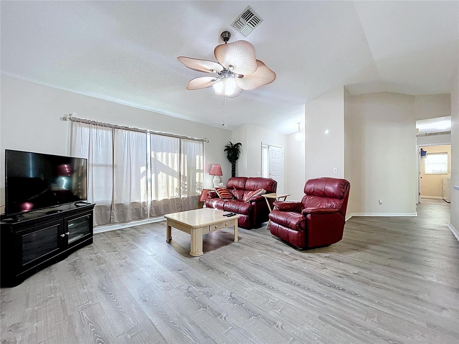 Listing photo id 6 for 12271 Katherwood Street