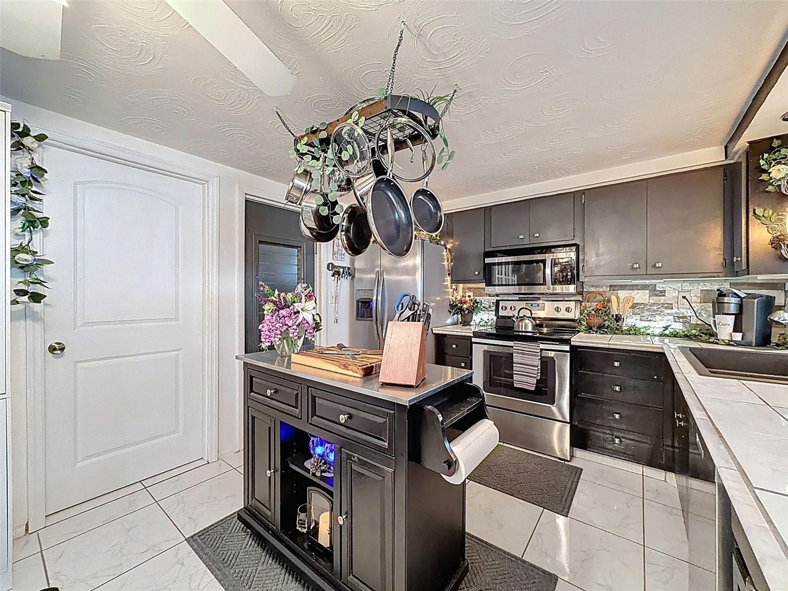 Image 13 of 47 For 3529 Garfield Drive