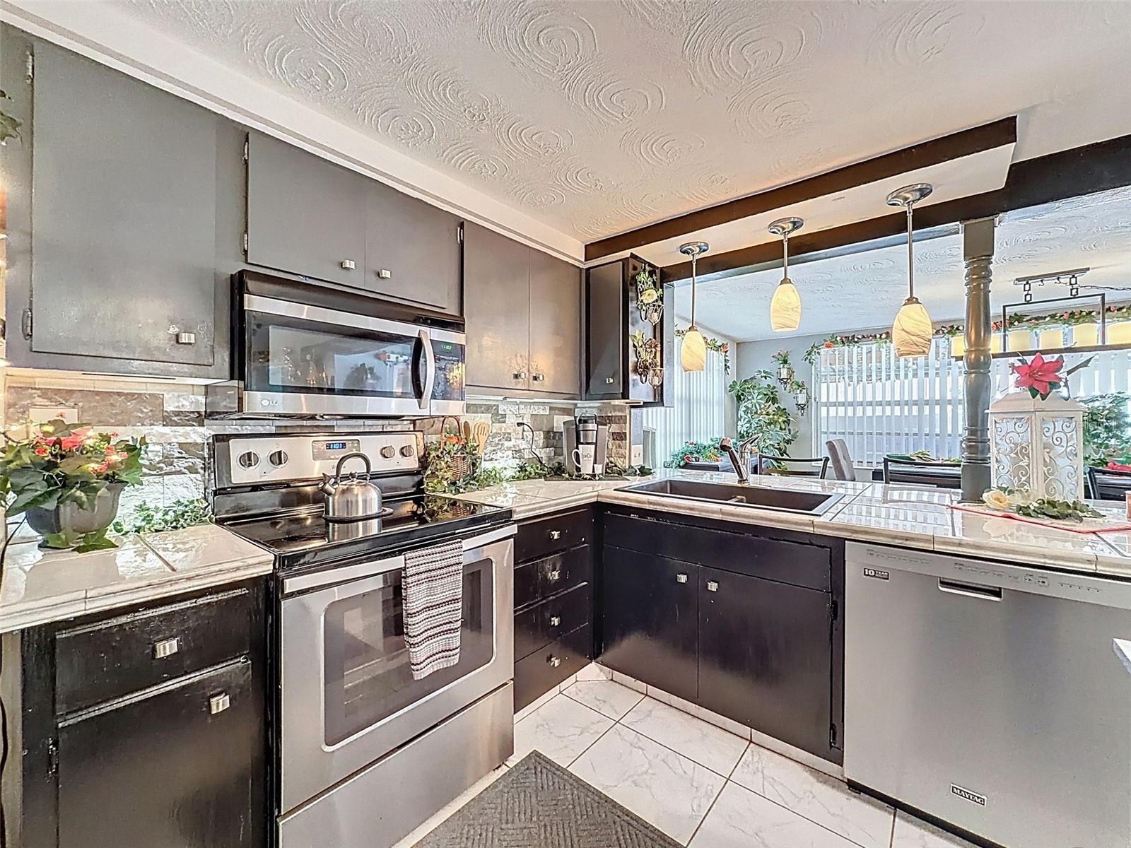 Image 15 of 47 For 3529 Garfield Drive