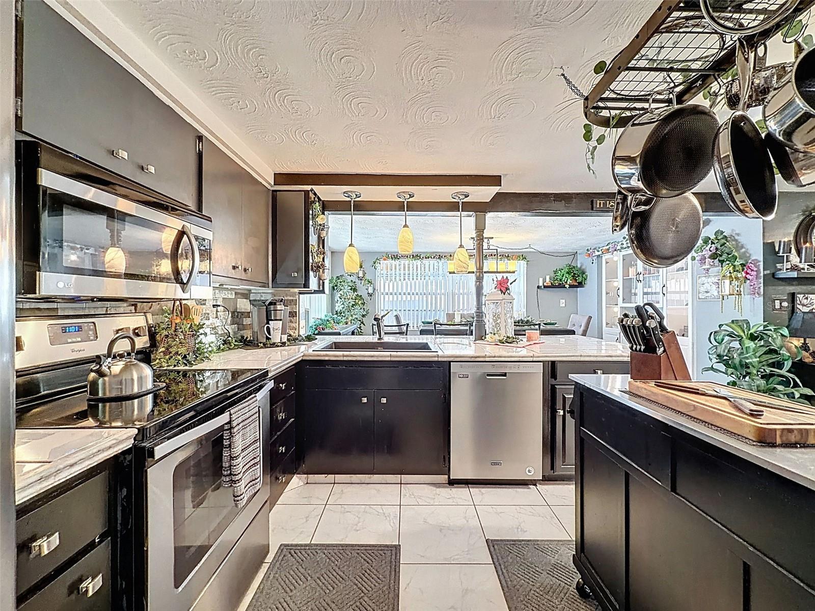 Image 16 of 47 For 3529 Garfield Drive