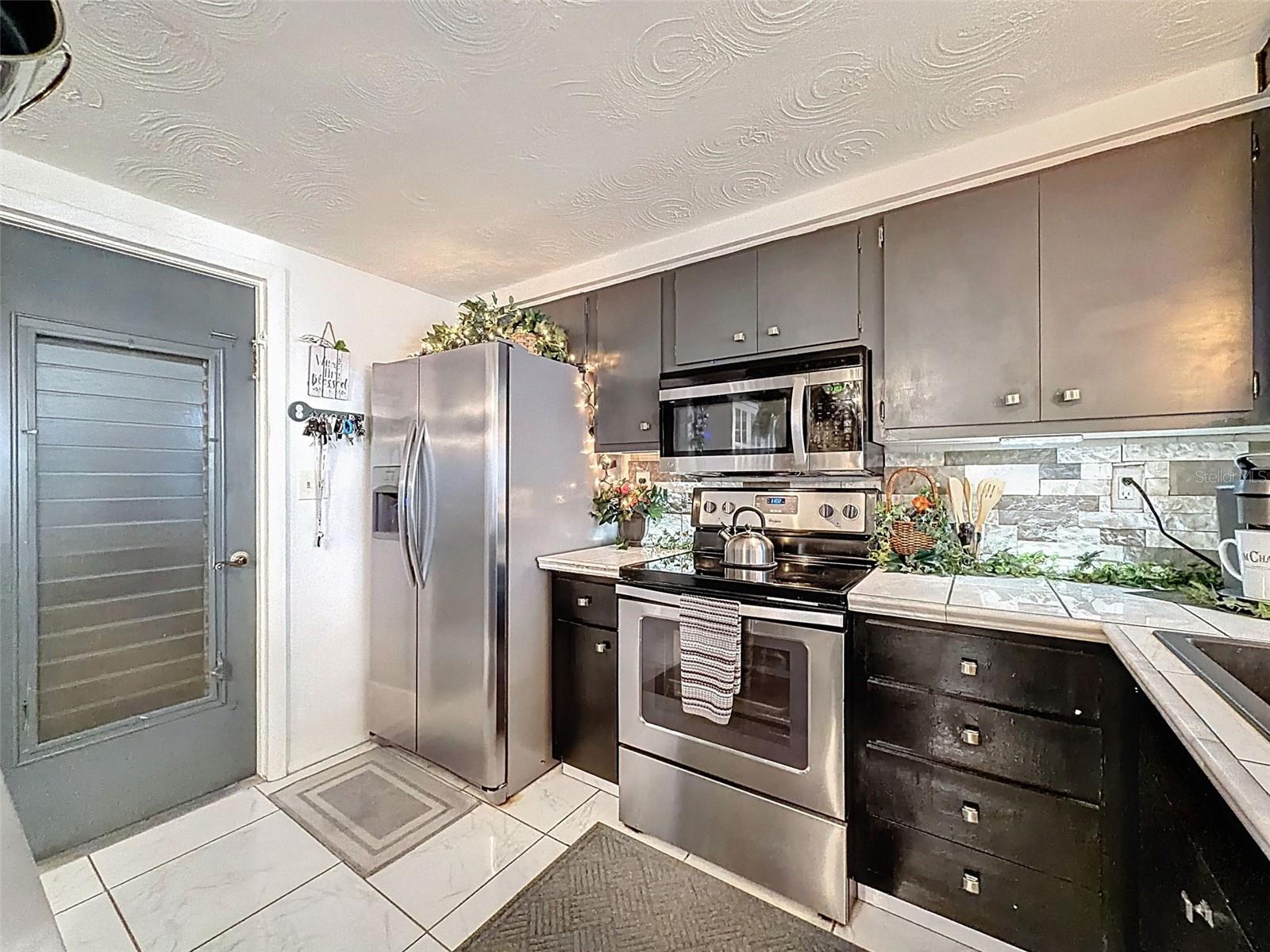 Image 18 of 47 For 3529 Garfield Drive