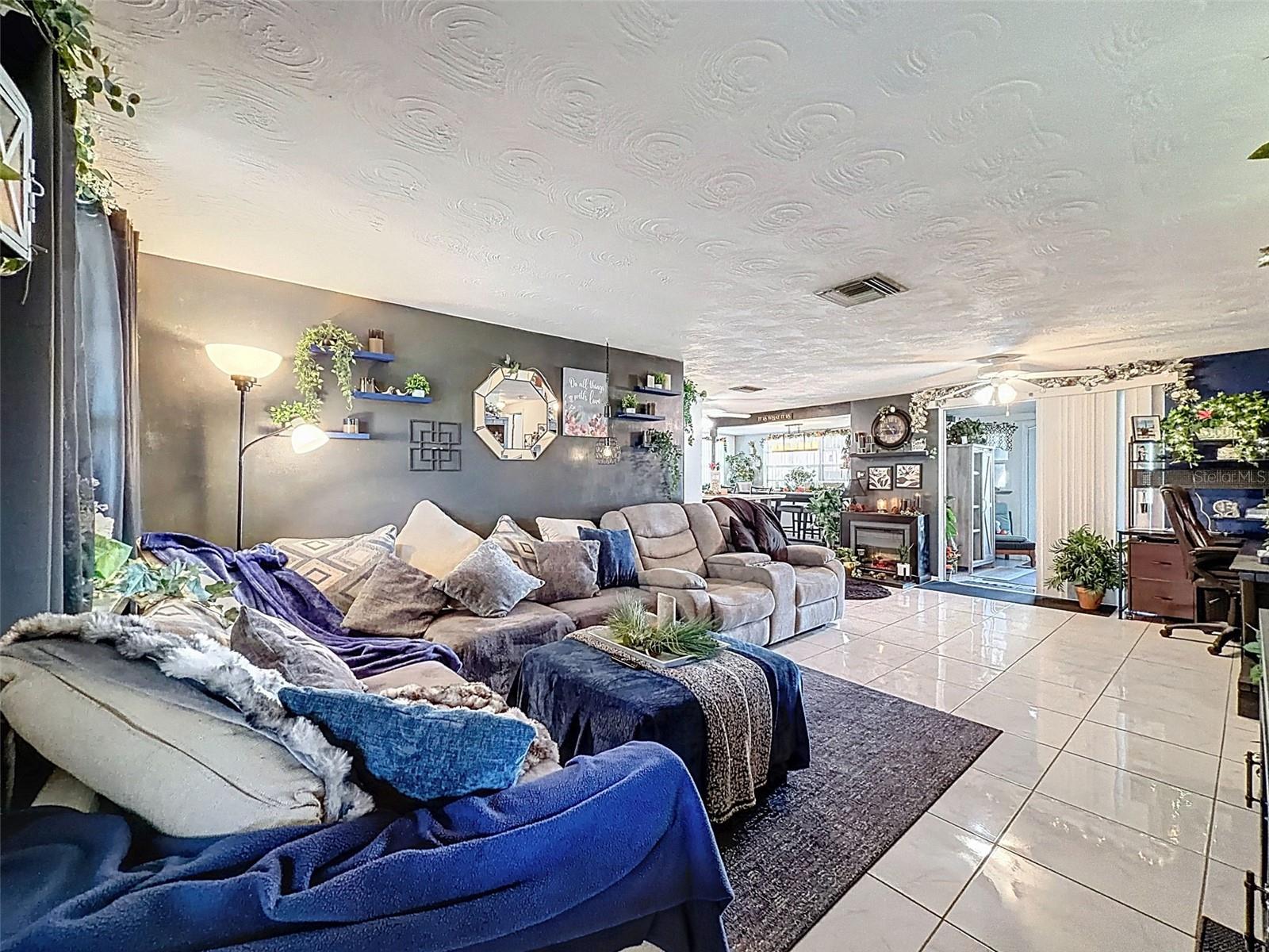 Image 6 of 47 For 3529 Garfield Drive