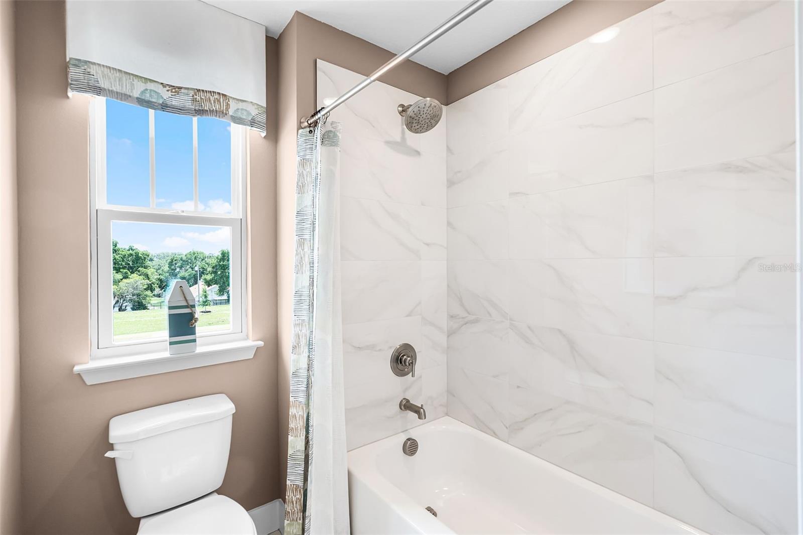 Image 18 of 22 For 687 Emerald Grove Drive