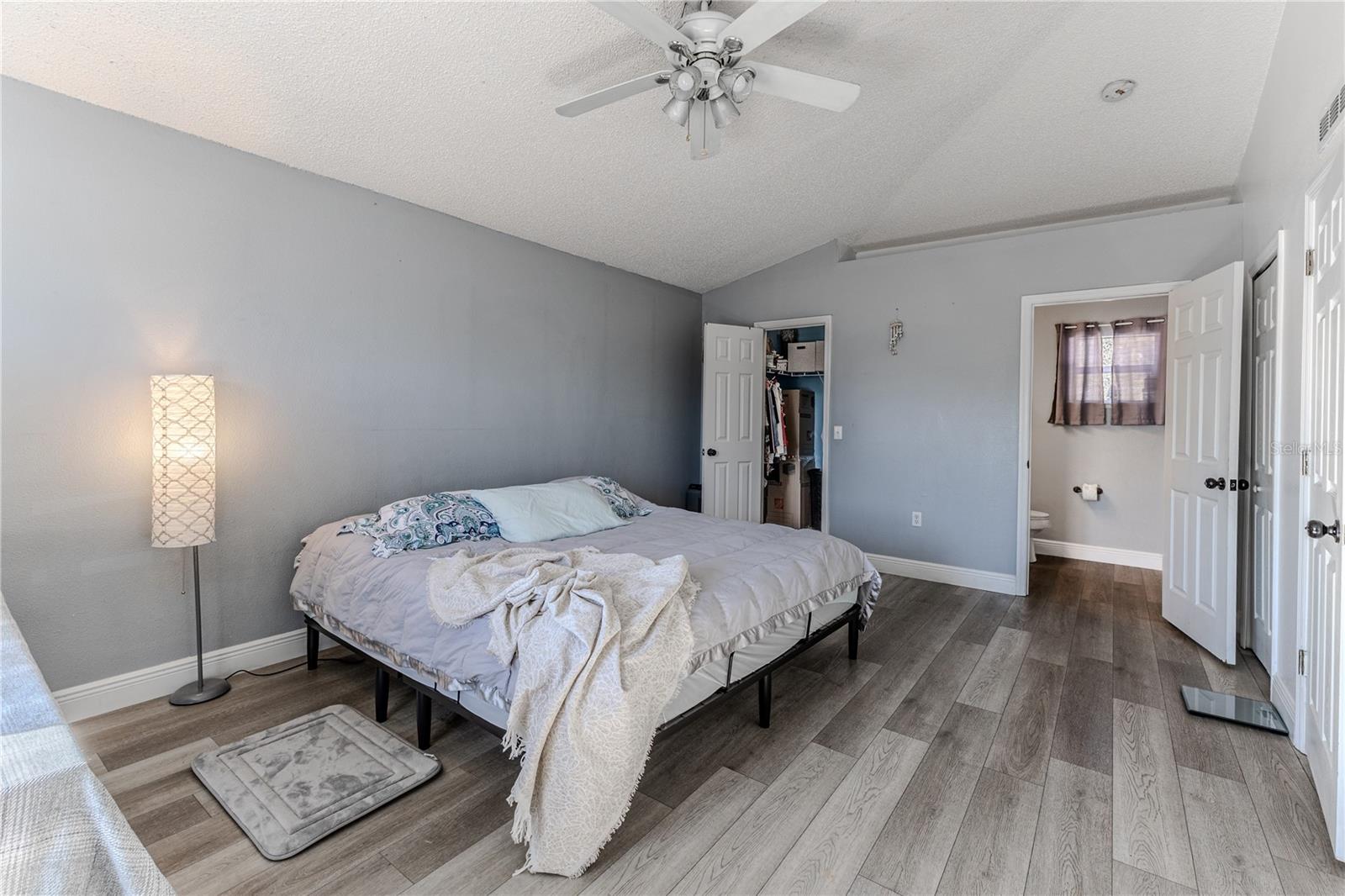 Image 15 of 34 For 5437 Freeport Drive