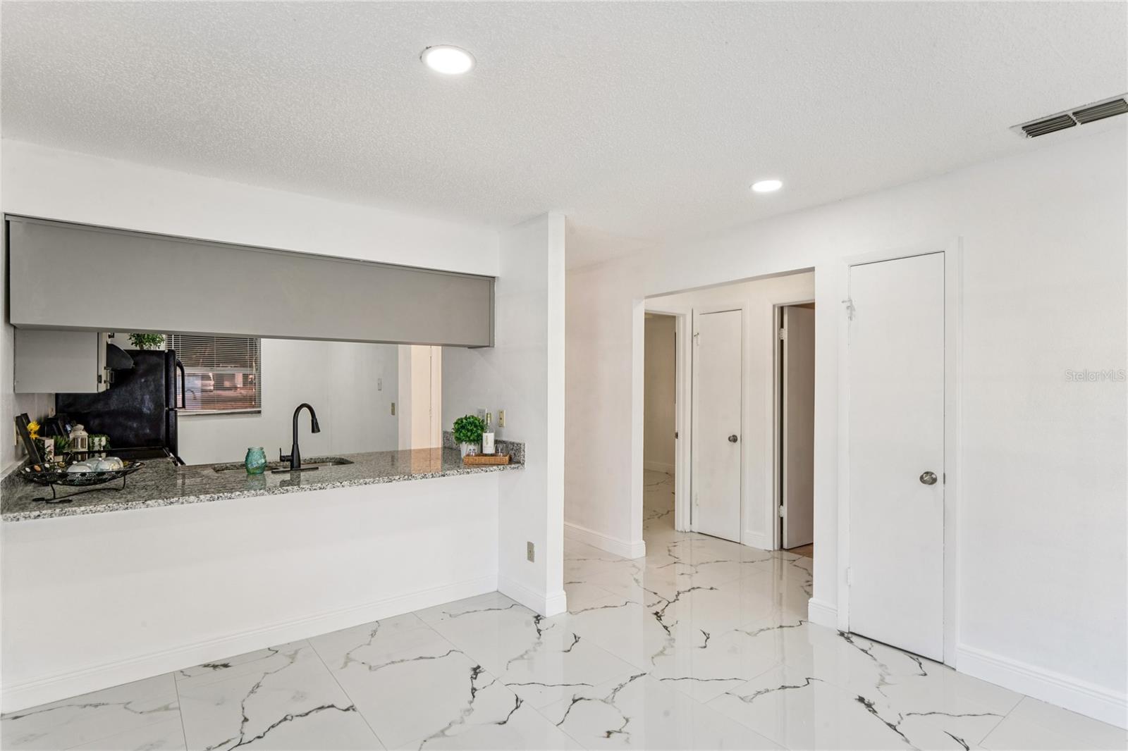 Image 10 of 43 For 6324 Bonnie Bay Circle N