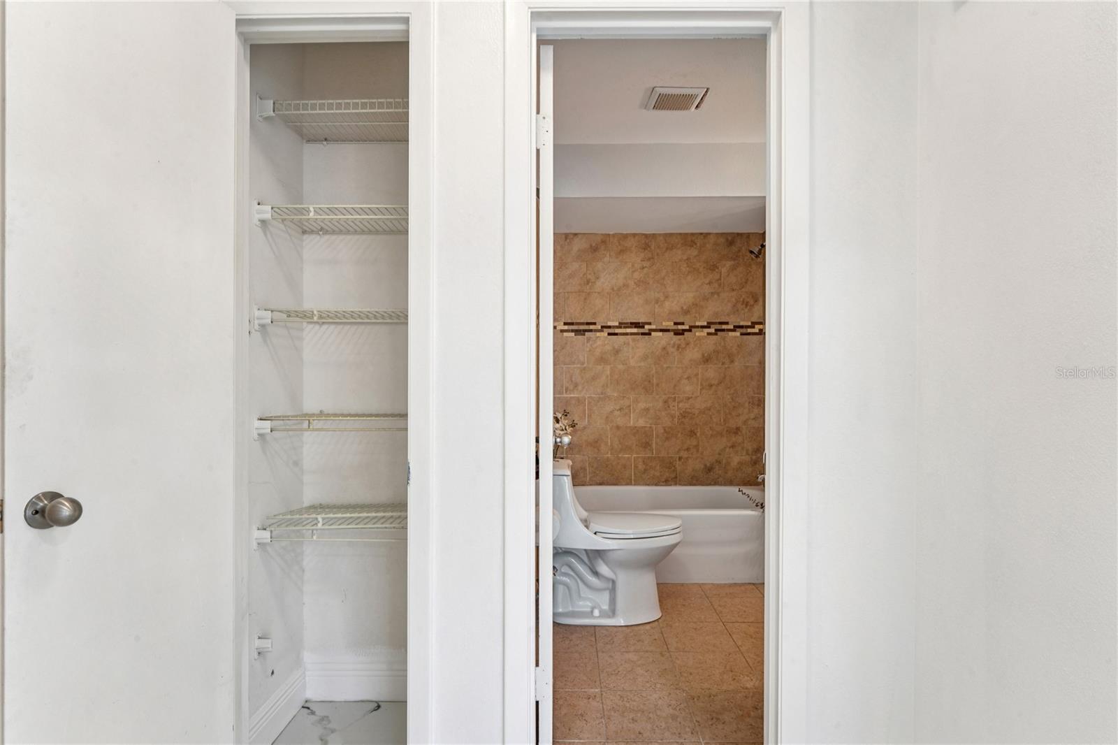 Image 18 of 43 For 6324 Bonnie Bay Circle N