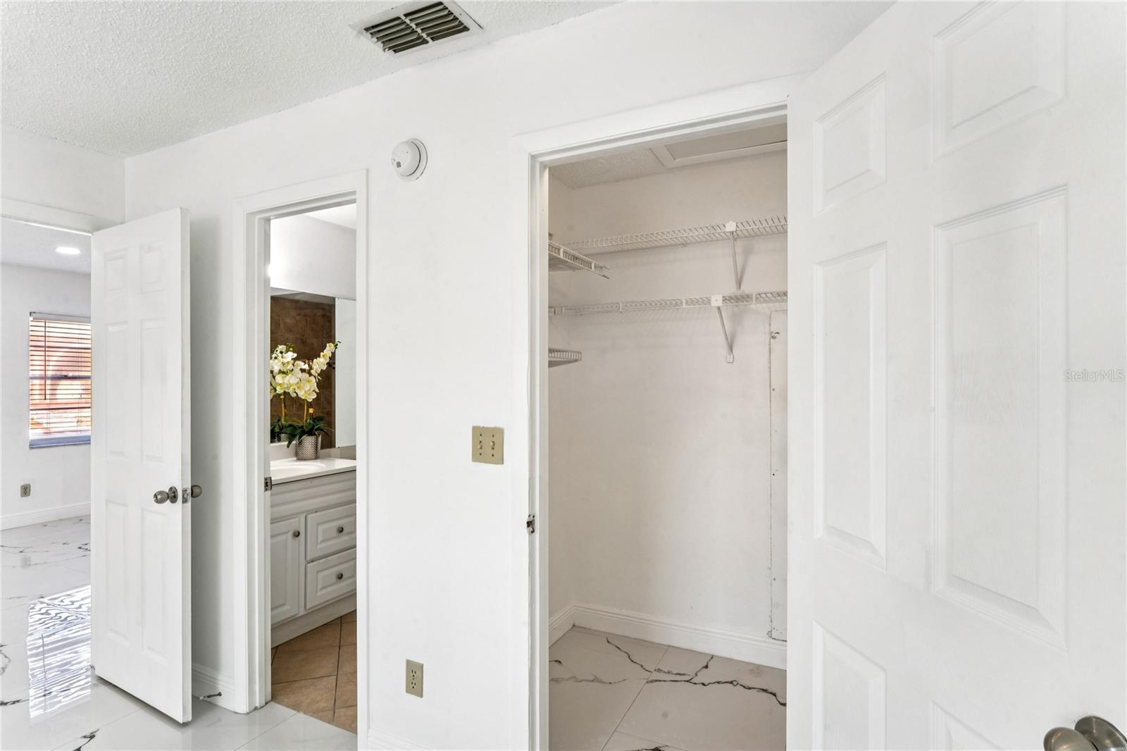 Image 22 of 43 For 6324 Bonnie Bay Circle N