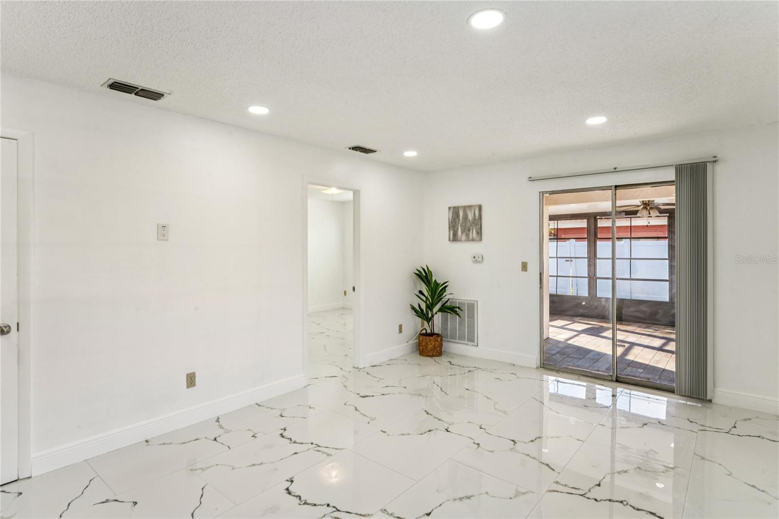 Image 7 of 43 For 6324 Bonnie Bay Circle N