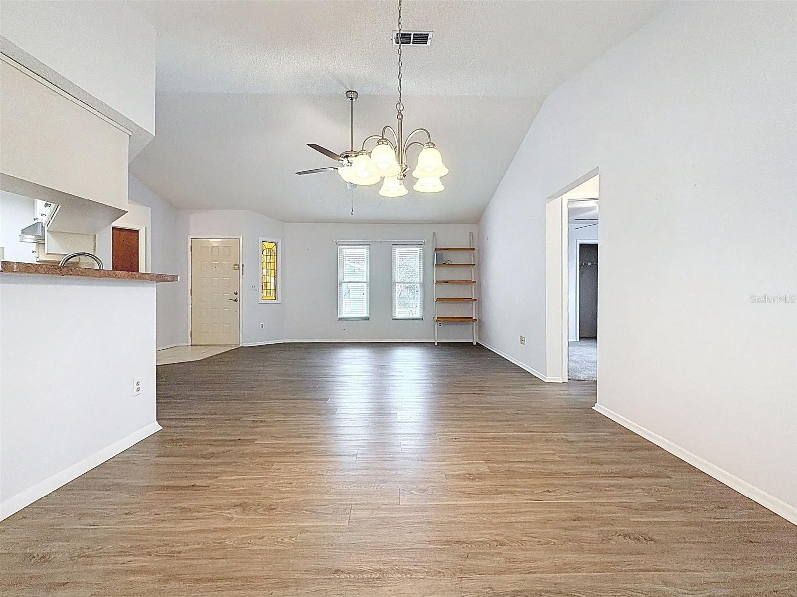 Image 24 of 72 For 1196 Macfarlane Avenue