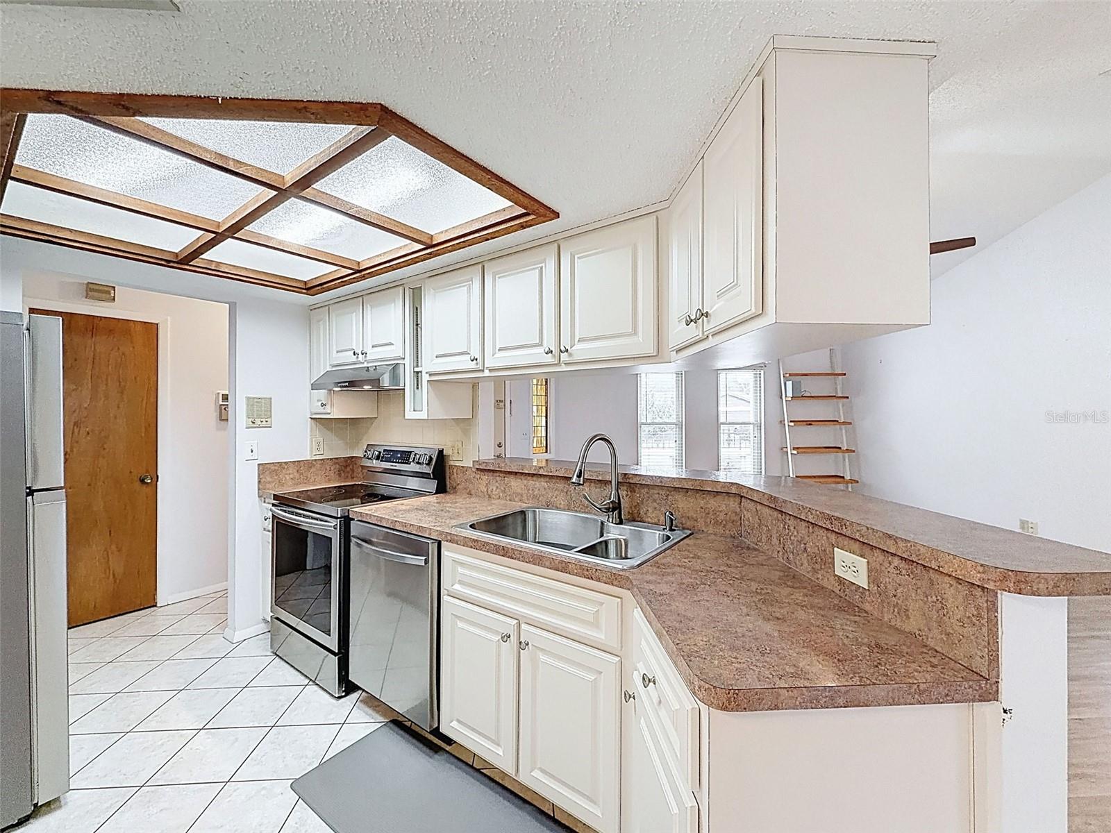 Image 31 of 72 For 1196 Macfarlane Avenue