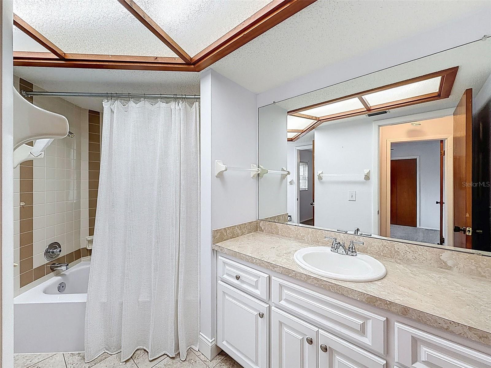 Image 37 of 72 For 1196 Macfarlane Avenue