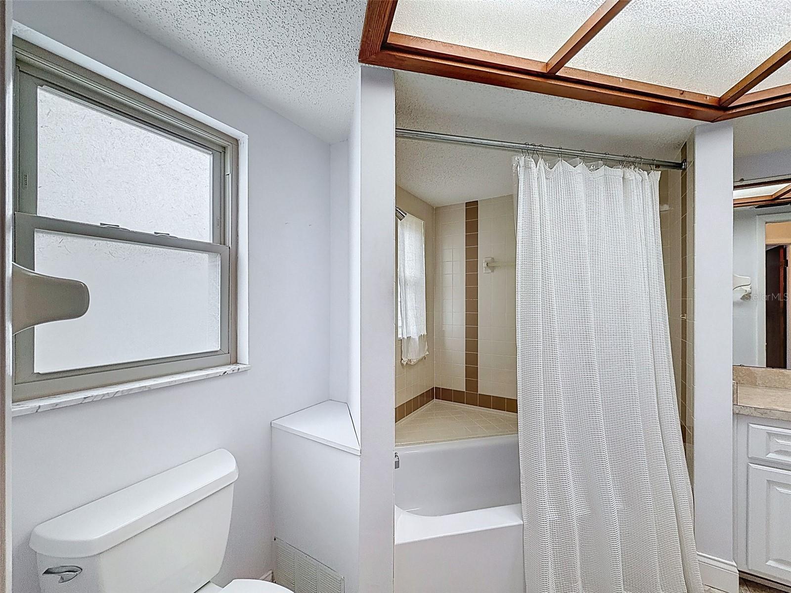 Image 43 of 72 For 1196 Macfarlane Avenue