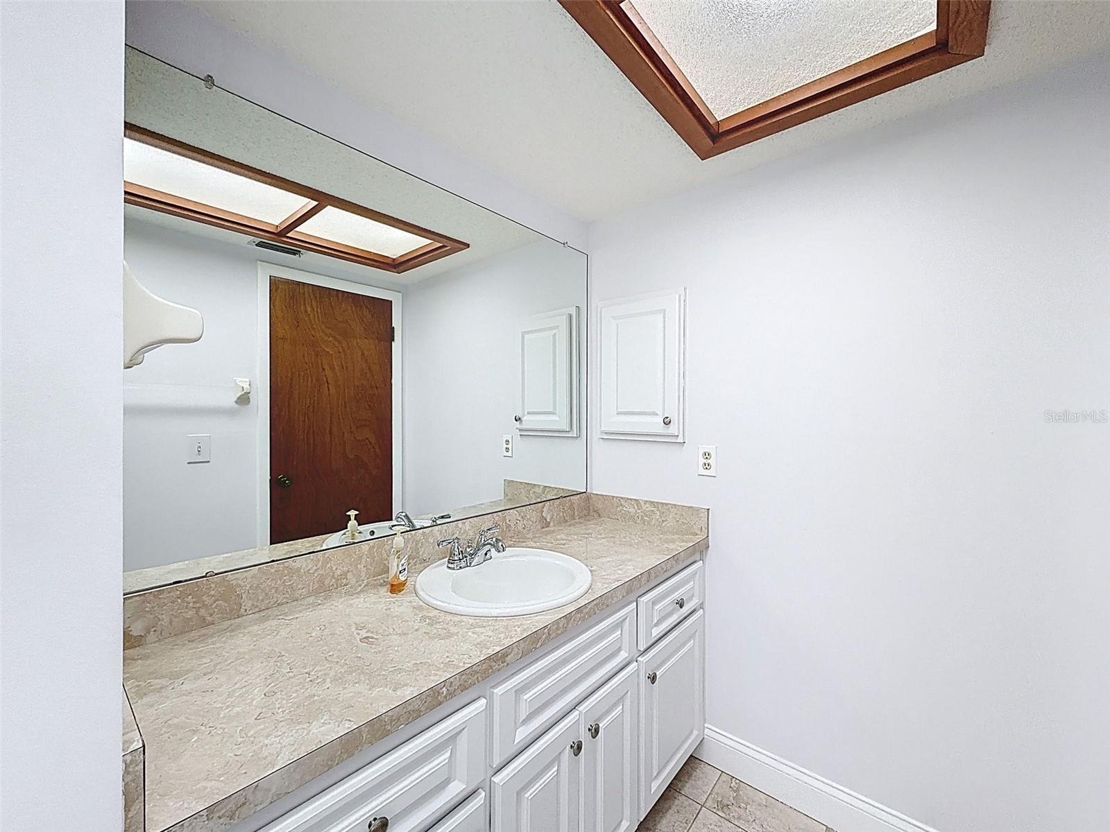 Image 45 of 72 For 1196 Macfarlane Avenue