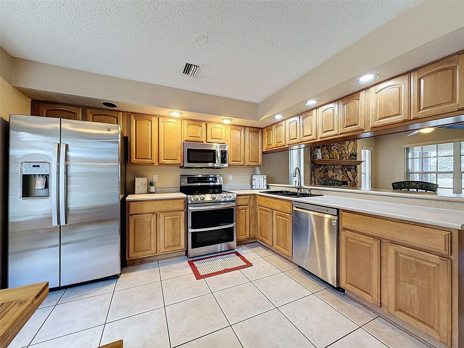 Listing photo id 9 for 132 Forest Wood Court