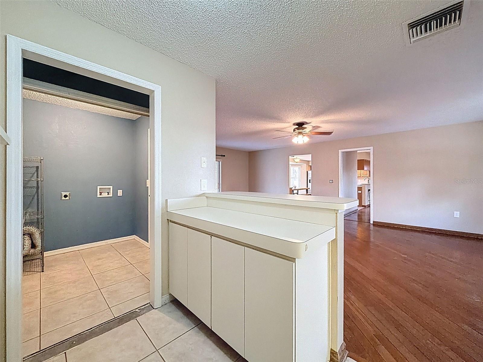 Listing photo id 15 for 132 Forest Wood Court