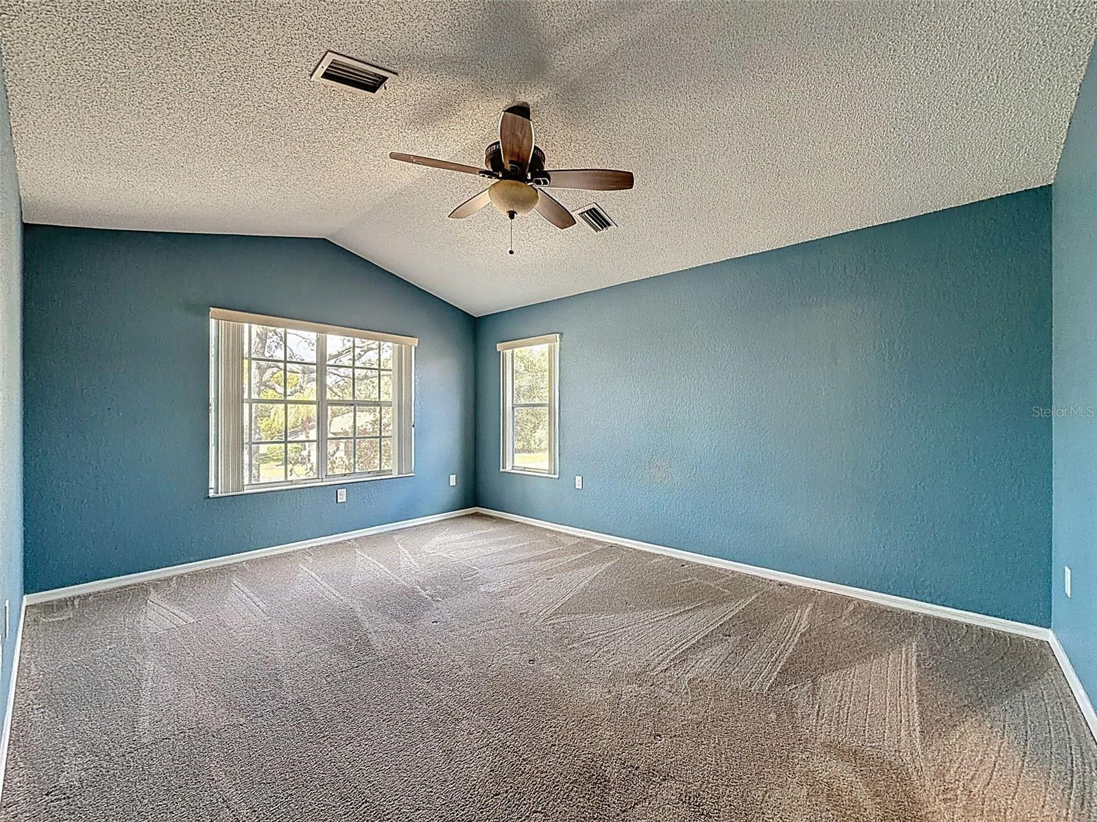 Listing photo id 18 for 132 Forest Wood Court