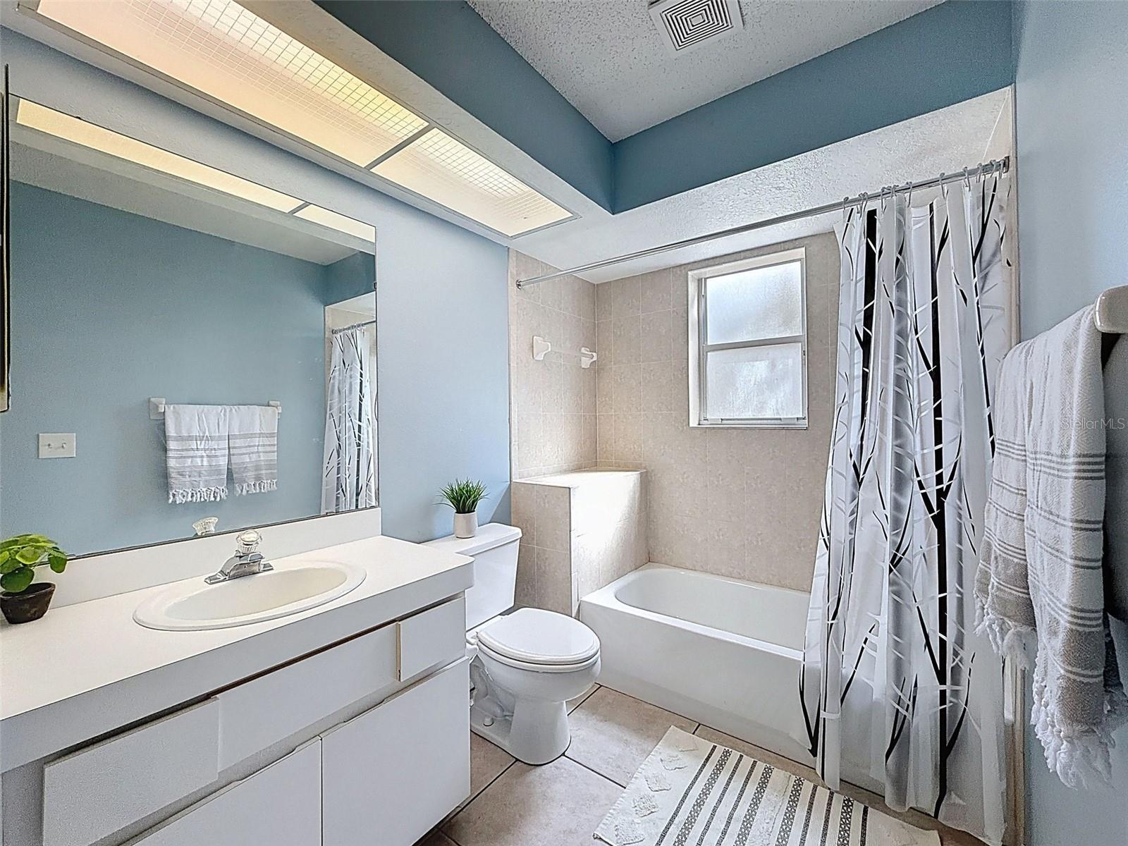 Listing photo id 25 for 132 Forest Wood Court