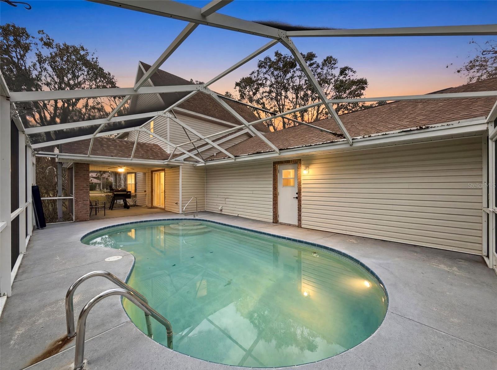 Listing photo id 32 for 132 Forest Wood Court