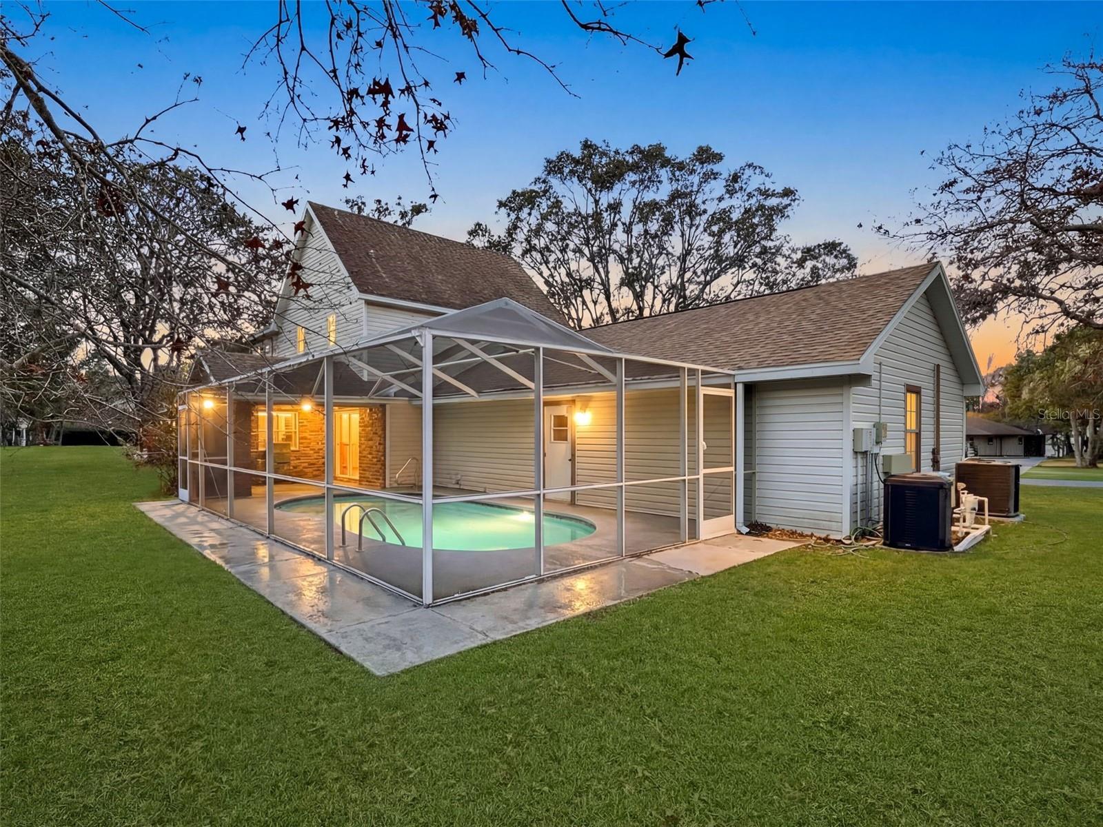 Listing photo id 35 for 132 Forest Wood Court