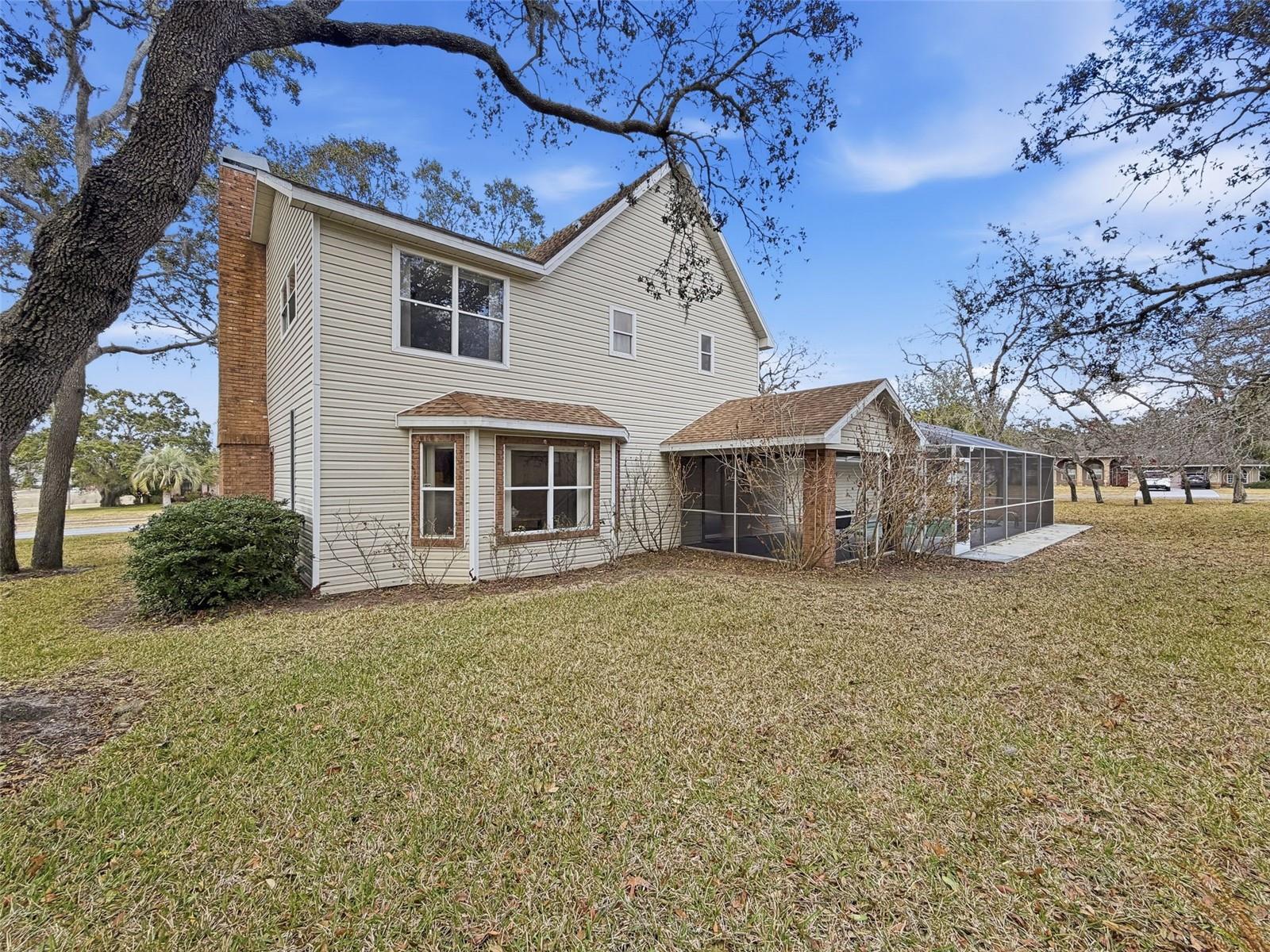 Listing photo id 36 for 132 Forest Wood Court